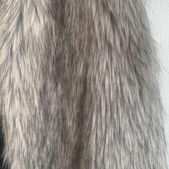 Evan Picone Faux Fur Knit Vest - Picture 3 of 7